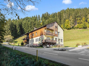 Sprawling Holiday Home in Kliening near Ski Area F1 Circuit